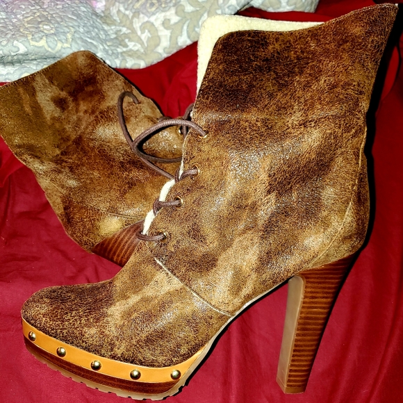 Platform booties - Picture 3 of 4